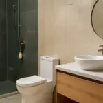 Si possono combinare materiali diversi in bagno? Il segreto per ambienti più salubri e facili da pulire